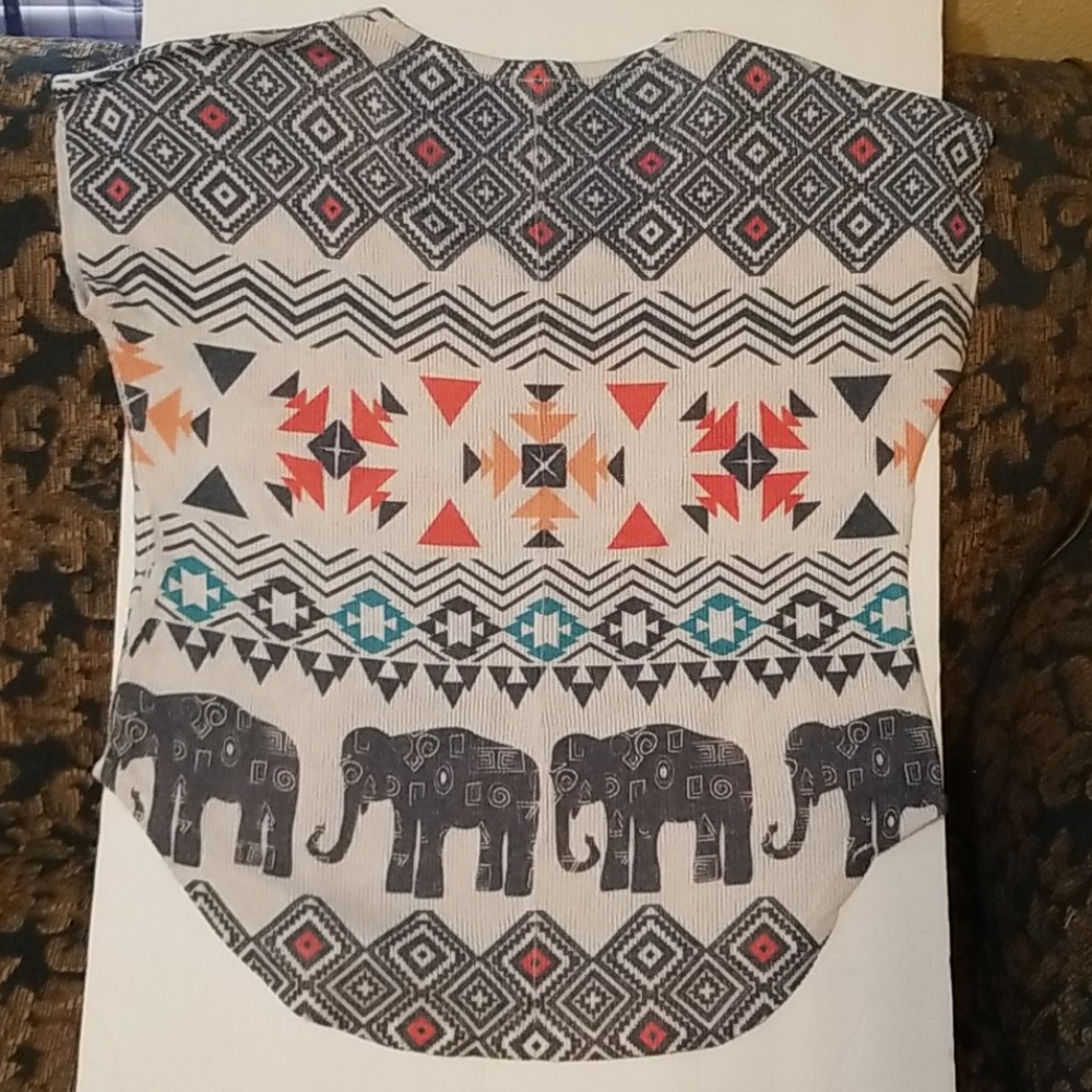 Blu Planet Elephant Tribal Print Top - Picture 2 of 5